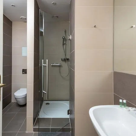 Apartment Upscale In Prime Location Near Sights *