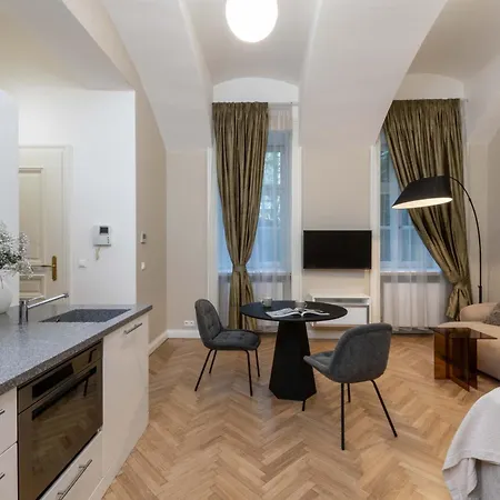 Apartment Upscale In Prime Location Near Sights Prague