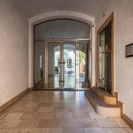Apartment Upscale In Prime Location Near Sights Prague