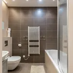 Upscale In Prime Location Near Sights Lejlighed