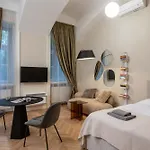 Upscale In Prime Location Near Sights Lejlighed Prag