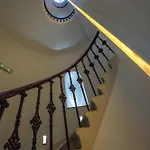 Upscale In Prime Location Near Sights