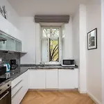 Upscale In Prime Location Near Sights Appartement *