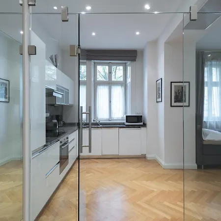 Upscale In Prime Location Near Sights Appartamento *