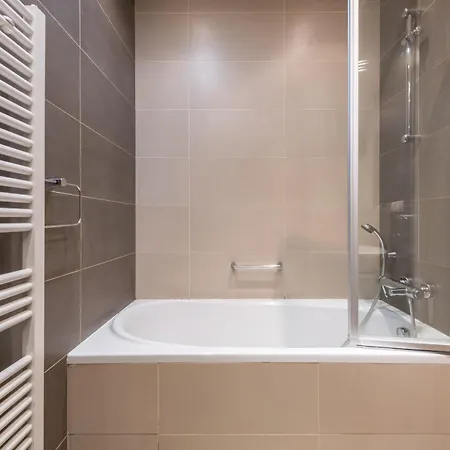 Upscale In Prime Location Near Sights * Praga