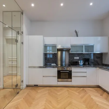 Upscale In Prime Location Near Sights * Praga